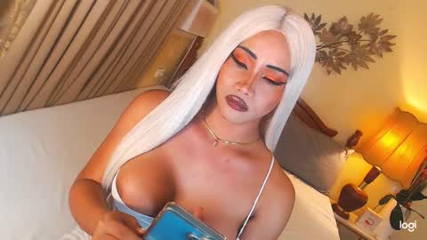 Maddonna online show from November 2025 06:23:02 PM