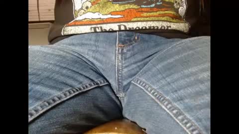 Snapshot of fuzzyblues chatting on February 2025 10:37:01 PM Fuzzy Blues online show from February 2025 10:37:01 PM