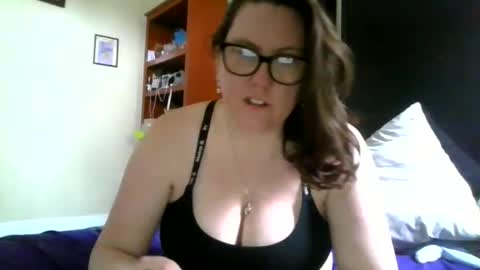 fuzzypeaches87 online show from April 2026 09:09:01 PM