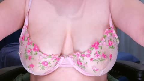gaaby  online show from April 2026 11:29:01 PM