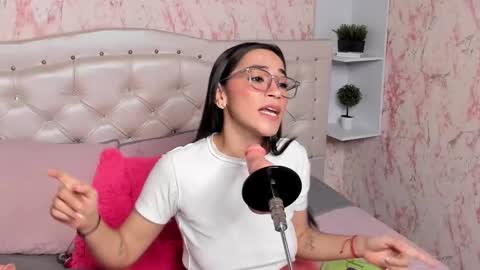 gabbieskinny online show from November 2025 05:15:02 PM