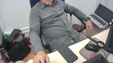 gabriel9_2003 online show from March 2026 11:25:01 AM