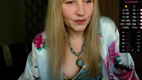 Janette online show from November 2025 09:05:02 PM