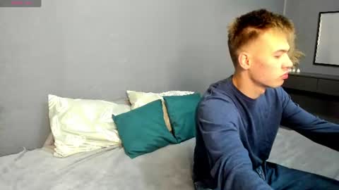 Snapshot of garden_of_eden_ chatting on June 2026 04:22:01 AM Max and Eva online show from June 2026 04:22:01 AM
