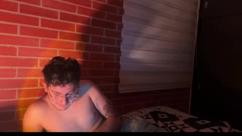 Snapshot of garyy333 chatting on September 2025 04:05:01 AM Gary online show from September 2025 04:05:01 AM