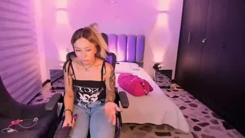 Gemma online show from November 2025 04:46:01 AM