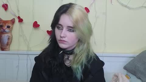 Ilona online show from October 2025 07:51:01 PM