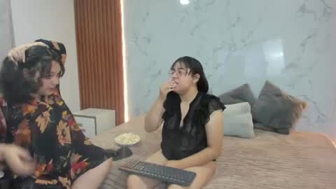 Snapshot of genesis_y_moon chatting on June 2026 10:42:01 AM genesis_y_moon online show from June 2026 10:42:01 AM