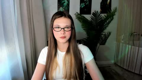 Snapshot of gentltease chatting on May 2026 12:33:01 PM Alice online show from May 2026 12:33:01 PM
