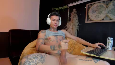 independent model online show from November 2025 10:15:01 AM