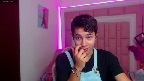 Snapshot of georgesmith_1 chatting on December 2024 04:12:01 AM GEORGE online show from December 2024 04:12:01 AM