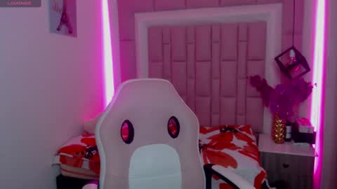 Snapshot of georgesmith_1 chatting on December 2024 09:04:01 AM GEORGE online show from December 2024 09:04:01 AM