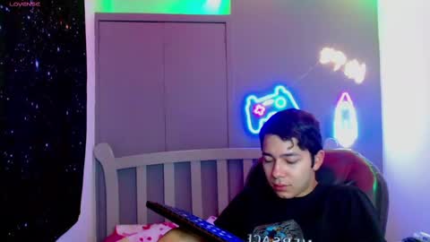 Snapshot of georgesmith_1 chatting on December 2024 06:35:02 AM GEORGE online show from December 2024 06:35:02 AM