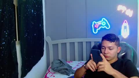 Snapshot of georgesmith_1 chatting on December 2024 06:09:02 AM GEORGE online show from December 2024 06:09:02 AM