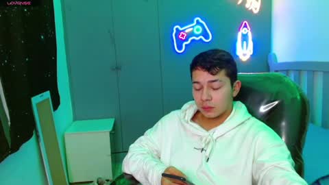 Snapshot of georgesmith_1 chatting on January 2025 09:04:01 AM GEORGE online show from January 2025 09:04:01 AM