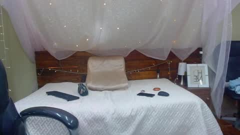 Snapshot of georgesmith_1 chatting on February 2025 03:23:02 AM GEORGE online show from February 2025 03:23:02 AM