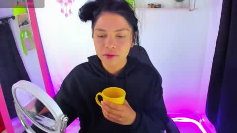 giaaaa   online show from December 2025 10:28:02 PM