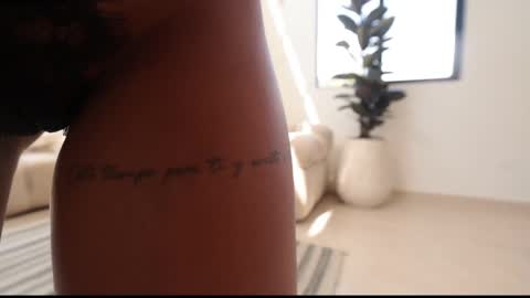 Snapshot of gia_curly chatting on May 2026 01:17:02 PM Leo online show from May 2026 01:17:02 PM