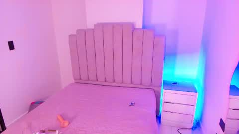 Snapshot of gia_roux_ chatting on June 2026 07:12:02 PM gia_roux_ online show from June 2026 07:12:02 PM