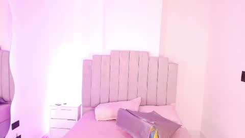 Snapshot of gia_roux_ chatting on June 2026 07:16:02 PM gia_roux_ online show from June 2026 07:16:02 PM