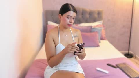 Gia online show from November 2025 05:01:01 PM