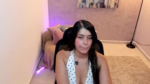 Snapshot of gia_watsonn chatting on June 2026 06:23:01 PM Gia online show from June 2026 06:23:01 PM