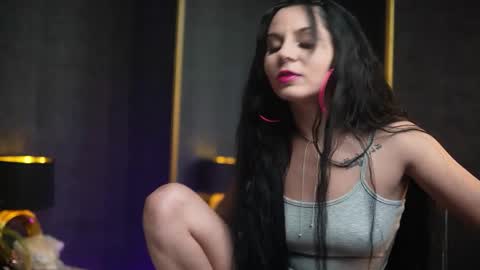  Gia  online show from January 2026 11:25:01 PM