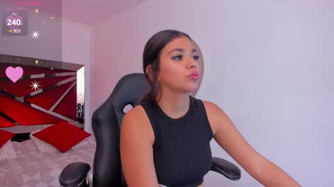 Gia  online show from February 2025 06:15:02 PM