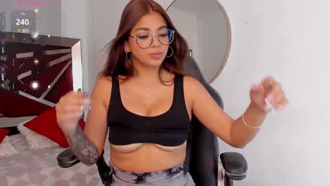 Gia  online show from March 2025 05:50:02 PM