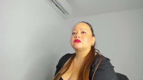 Snapshot of gianna_curv chatting on February 2025 11:13:02 PM Gianna online show from February 2025 11:13:02 PM