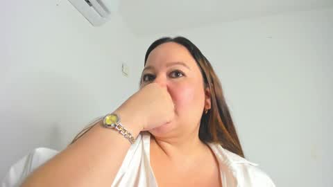 Snapshot of gianna_curv chatting on March 2025 09:59:02 PM Gianna online show from March 2025 09:59:02 PM