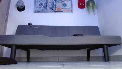 Snapshot of giant_feet chatting on May 2026 03:51:02 PM BOSS online show from May 2026 03:51:02 PM