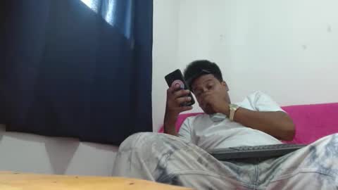 Snapshot of giant_feet chatting on May 2026 06:47:02 PM BOSS online show from May 2026 06:47:02 PM