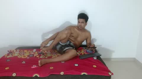 Snapshot of giant_feet chatting on June 2026 05:12:02 AM BOSS online show from June 2026 05:12:02 AM