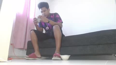 Snapshot of giant_feet chatting on June 2026 10:15:01 PM BOSS online show from June 2026 10:15:01 PM