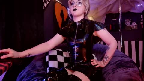 Snapshot of gigglemethis22 chatting on April 2026 02:50:01 PM Giggles online show from April 2026 02:50:01 PM