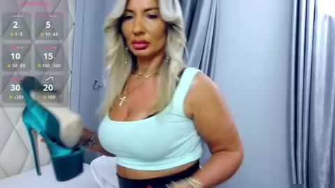 Snapshot of ginabear chatting on June 2026 06:20:01 PM Gina online show from June 2026 06:20:01 PM
