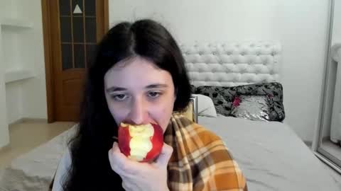 Kate online show from October 2025 09:57:02 AM