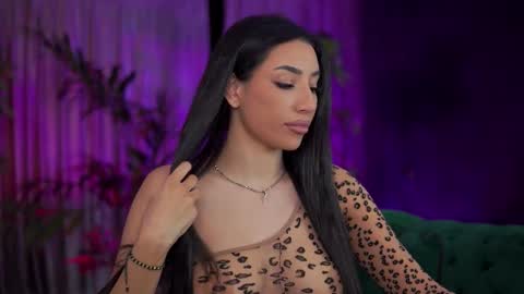 Gina online show from November 2025 08:18:02 PM