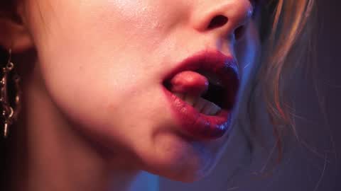        im expecting 350 thumbs up on my altar   online show from January 2025 01:09:02 AM