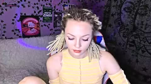 Snapshot of ginnyhotbeat chatting on September 2025 09:04:02 PM Ginny online show from September 2025 09:04:02 PM