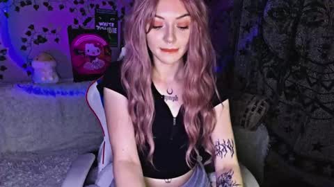 Snapshot of ginnyhotbeat chatting on September 2025 06:33:01 PM Ginny online show from September 2025 06:33:01 PM