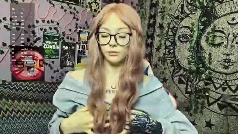 Snapshot of ginnyhotbeat chatting on October 2025 03:43:01 PM Ginny online show from October 2025 03:43:01 PM