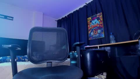 Snapshot of giomar_reyes chatting on April 2026 06:39:01 AM GIOMAR REYES online show from April 2026 06:39:01 AM