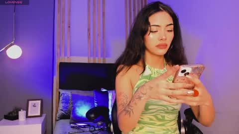 Snapshot of giovanna_oliveira chatting on April 2026 05:51:02 AM Giovanna online show from April 2026 05:51:02 AM