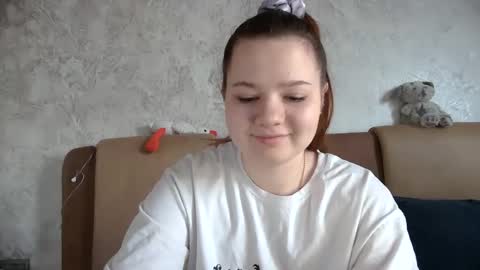 Snapshot of girl_cute07 chatting on April 2026 03:51:02 PM girl_cute07 online show from April 2026 03:51:02 PM