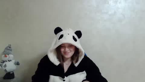 Snapshot of girl_leya chatting on December 2024 03:04:02 AM girl_leya online show from December 2024 03:04:02 AM