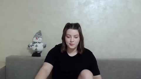 Snapshot of girl_leya chatting on December 2024 10:34:01 PM girl_leya online show from December 2024 10:34:01 PM