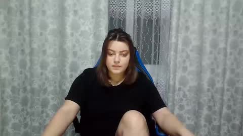 Snapshot of girl_leya chatting on January 2025 10:46:02 PM girl_leya online show from January 2025 10:46:02 PM