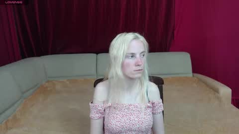 Snapshot of girl_summer97 chatting on May 2026 12:13:02 PM Katia online show from May 2026 12:13:02 PM